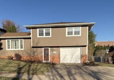 2803 SYCAMORE Terrace, Bettendorf, Iowa, 3 Bedrooms Bedrooms, ,1 BathroomBathrooms,Residential,For Sale,SYCAMORE,RMAQC4261366