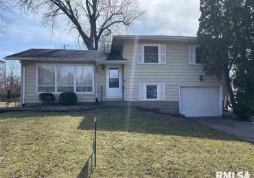 925 HAWTHORN Drive, Bettendorf, Iowa, 3 Bedrooms Bedrooms, ,1 BathroomBathrooms,Residential Lease,For Rent,HAWTHORN,RMAQC4261393