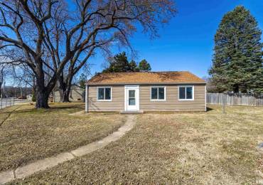 3921 10TH Avenue, Moline, Illinois, 3 Bedrooms Bedrooms, ,1 BathroomBathrooms,Residential,For Sale,10TH,RMAQC4261410