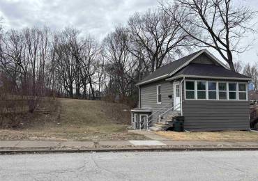 1322 SPRING Street, Davenport, Iowa, 4 Bedrooms Bedrooms, ,1 BathroomBathrooms,Residential,For Sale,SPRING,RMAQC4261424