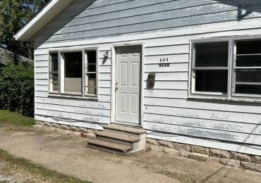 604 9TH Street, Murphysboro, Illinois, 2 Bedrooms Bedrooms, ,1 BathroomBathrooms,Residential,For Sale,9TH,RMAEB450636