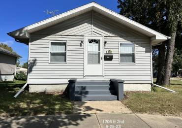 1206 2ND Street, Centralia, Illinois, 2 Bedrooms Bedrooms, ,2 BathroomsBathrooms,Residential,For Sale,2ND,RMAEB452807