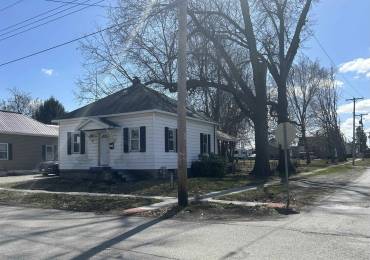 902 OAK Street, Taylorville, Illinois, 2 Bedrooms Bedrooms, ,1 BathroomBathrooms,Residential,For Sale,OAK,RMACA1035163