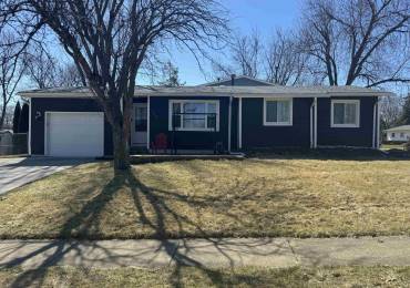 1969 QUEENS Drive, Bettendorf, Iowa, 3 Bedrooms Bedrooms, ,2 BathroomsBathrooms,Residential Lease,For Rent,QUEENS,RMAQC4261508