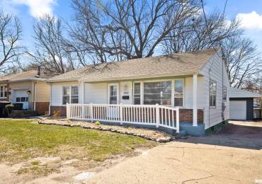 2402 COURT Street, Pekin, Illinois, 2 Bedrooms Bedrooms, ,2 BathroomsBathrooms,Residential,For Sale,COURT,RMAPA1256675