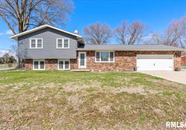 1 HOLIDAY Lane, Riverton, Illinois, 3 Bedrooms Bedrooms, ,2 BathroomsBathrooms,Residential,For Sale,HOLIDAY,RMACA1035200