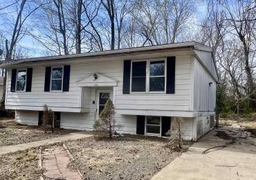 320 Birchlane Drive, Carbondale, Illinois, 4 Bedrooms Bedrooms, ,2 BathroomsBathrooms,Residential,For Sale,Birchlane,RMAEB457214