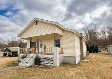 132 FRONT Street, Dongola, Illinois, 2 Bedrooms Bedrooms, ,1 BathroomBathrooms,Residential,For Sale,FRONT,RMAEB456773