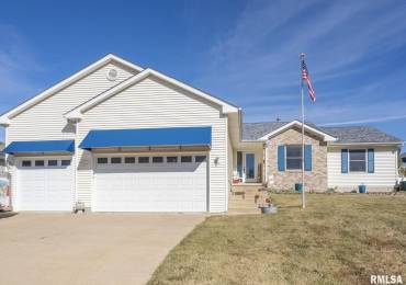 2832 44TH Street, Davenport, Iowa, 4 Bedrooms Bedrooms, ,3 BathroomsBathrooms,Residential,For Sale,44TH,RMAQC4261574