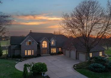 6202 CROW VALLEY Drive, Bettendorf, Iowa, 5 Bedrooms Bedrooms, ,4 BathroomsBathrooms,Residential,For Sale,CROW VALLEY,RMAQC4261695