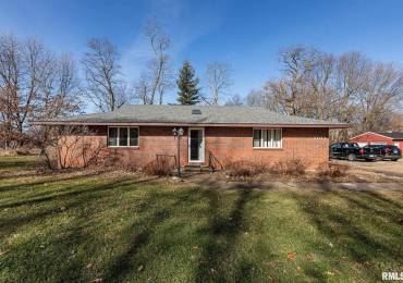 2103 PARKWAY Drive, Pekin, Illinois, ,Commercial Sale,For Sale,PARKWAY,RMAPA1248072
