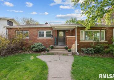 1936 CAREY Avenue, Davenport, Iowa, 4 Bedrooms Bedrooms, ,2 BathroomsBathrooms,Residential,For Sale,CAREY,RMAQC4262316