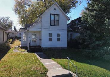 825 11TH Avenue South, Clinton, Iowa, 3 Bedrooms Bedrooms, ,1 BathroomBathrooms,Residential,For Sale,11TH,RMAQC4258047