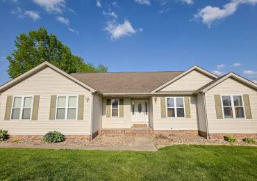 11964 STRAWBERRY Road, Carbondale, Illinois, 3 Bedrooms Bedrooms, ,2 BathroomsBathrooms,Residential,For Sale,STRAWBERRY,RMAEB457726
