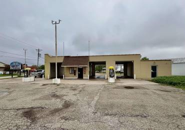401 HENDERSON Road, Knoxville, Illinois, ,Commercial Sale,For Sale,HENDERSON,RMACA1036127