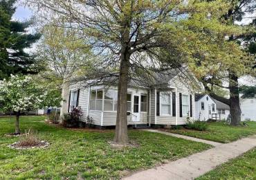 605 6TH Street, Petersburg, Illinois, 2 Bedrooms Bedrooms, ,1 BathroomBathrooms,Residential,For Sale,6TH,RMACA1036132