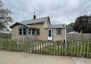 1839 9TH Street, Davenport, Iowa, 2 Bedrooms Bedrooms, ,1 BathroomBathrooms,Residential,For Sale,9TH,RMAQC4262836