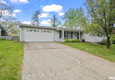 42 COACHLIGHT Court, Springfield, Illinois, 3 Bedrooms Bedrooms, ,2 BathroomsBathrooms,Residential,For Sale,COACHLIGHT,RMACA1036049