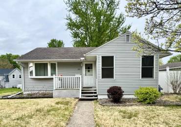937 15TH Avenue South, Clinton, Iowa, 2 Bedrooms Bedrooms, ,1 BathroomBathrooms,Residential,For Sale,15TH,RMAQC4262884