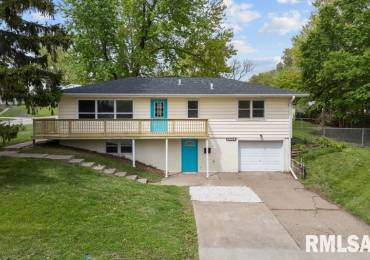 1002 HILLSIDE Drive, Bettendorf, Iowa, 3 Bedrooms Bedrooms, ,1 BathroomBathrooms,Residential,For Sale,HILLSIDE,RMAQC4261987