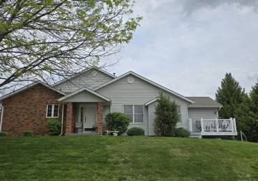 2704 Kings Pointe NE, Quincy, Illinois, 4 Bedrooms Bedrooms, ,3 BathroomsBathrooms,Residential,For Sale,Kings Pointe NE,RMACA1036195