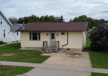 620 MAIN Street, New Liberty, Iowa, 1 Bedroom Bedrooms, ,2 BathroomsBathrooms,Residential,For Sale,MAIN,RMAQC4262913