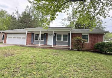 210 GLENVIEW Drive, Carbondale, Illinois, 3 Bedrooms Bedrooms, ,2 BathroomsBathrooms,Residential,For Sale,GLENVIEW,RMAEB457819