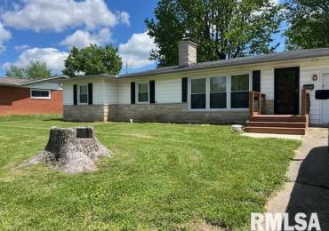 805 DOGWOOD Lane, Marion, Illinois, 3 Bedrooms Bedrooms, ,2 BathroomsBathrooms,Residential,For Sale,DOGWOOD,RMAEB457831
