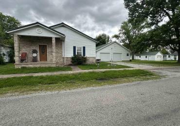 408 KASKASKIA Street, Pinckneyville, Illinois, 3 Bedrooms Bedrooms, ,2 BathroomsBathrooms,Residential,For Sale,KASKASKIA,RMAEB457825