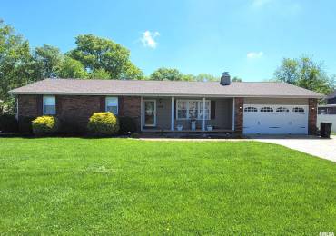 106 WOODLAND Drive, Salem, Illinois, 3 Bedrooms Bedrooms, ,2 BathroomsBathrooms,Residential,For Sale,WOODLAND,RMAEB457827