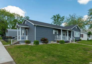 201 MAPLE Street, Christopher, Illinois, 3 Bedrooms Bedrooms, ,3 BathroomsBathrooms,Residential,For Sale,MAPLE,RMAEB457842