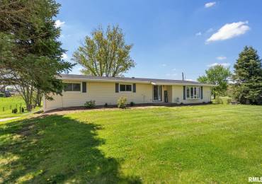 8989 241ST Street, Walcott, Illinois, 3 Bedrooms Bedrooms, ,2 BathroomsBathrooms,Residential,For Sale,241ST,RMAQC4262977