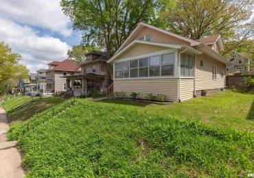 1037 22ND Street, Rock Island, Illinois, 3 Bedrooms Bedrooms, ,2 BathroomsBathrooms,Residential,For Sale,22ND,RMAQC4262976