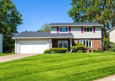 2330 AVALON Drive, Bettendorf, Iowa, 4 Bedrooms Bedrooms, ,2 BathroomsBathrooms,Residential,For Sale,AVALON,RMAQC4263014
