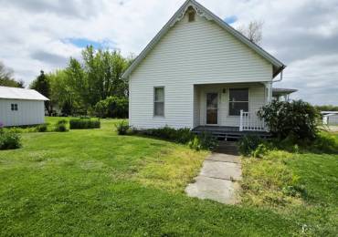303 Hedrick Street, Loraine, Illinois, 2 Bedrooms Bedrooms, ,1 BathroomBathrooms,Residential,For Sale,Hedrick,RMACA1036269
