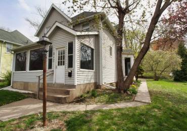 817 MARQUETTE Street, Davenport, Iowa, 4 Bedrooms Bedrooms, ,2 BathroomsBathrooms,Residential,For Sale,MARQUETTE,RMAQC4263031