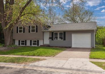 3208 WESTMAR Drive, Bettendorf, Iowa, 3 Bedrooms Bedrooms, ,2 BathroomsBathrooms,Residential,For Sale,WESTMAR,RMAQC4262995