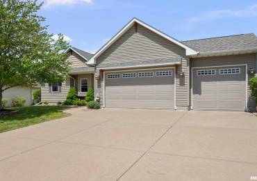 17 Blackstone Way, Le Claire, Iowa, 3 Bedrooms Bedrooms, ,2 BathroomsBathrooms,Residential,For Sale,Blackstone,RMAQC4262937