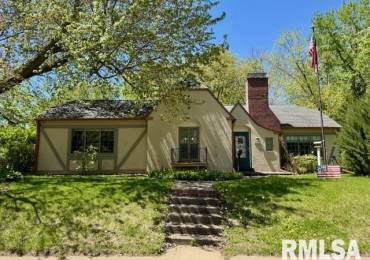 256 THORWALDSEN Place, Clinton, Iowa, 3 Bedrooms Bedrooms, ,1 BathroomBathrooms,Residential,For Sale,THORWALDSEN,RMAQC4263063