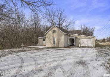 907 13TH Street, Viola, Illinois, 2 Bedrooms Bedrooms, ,2 BathroomsBathrooms,Residential,For Sale,13TH,RMAQC4258861