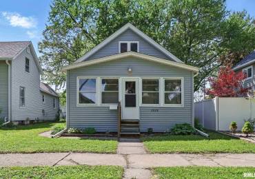 1518 32ND Street, Rock Island, Illinois, 3 Bedrooms Bedrooms, ,1 BathroomBathrooms,Residential,For Sale,32ND,RMAQC4263079