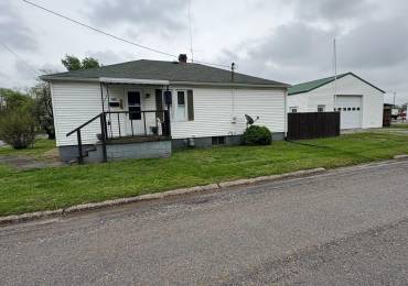 402 LAWRENCE Street, Benton, Illinois, 2 Bedrooms Bedrooms, ,1 BathroomBathrooms,Residential,For Sale,LAWRENCE,RMAEB457597