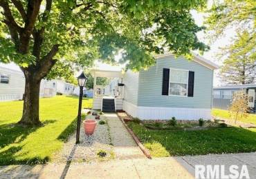 712 Century Estates, Galesburg, Illinois, 2 Bedrooms Bedrooms, ,2 BathroomsBathrooms,Manufactured In Park,For Sale,Century Estates,RMACA1036299
