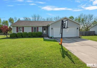 504 Bitterroot Drive, Athens, Illinois, 3 Bedrooms Bedrooms, ,2 BathroomsBathrooms,Residential,For Sale,Bitterroot,RMACA1036001