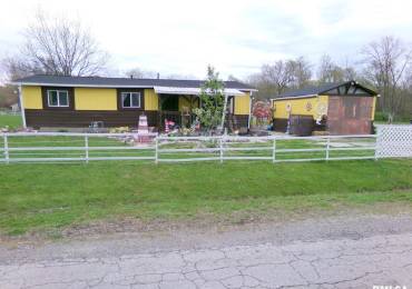 1104 VAN BUREN Avenue, Sandoval, Illinois, 3 Bedrooms Bedrooms, ,1 BathroomBathrooms,Residential,For Sale,VAN BUREN,RMAEB457881