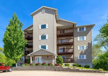 4102 CREEK HILL Drive, Bettendorf, Iowa, 2 Bedrooms Bedrooms, ,2 BathroomsBathrooms,Residential,For Sale,CREEK HILL,RMAQC4263117