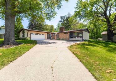 2515 HARMONY Drive, Bettendorf, Iowa, 3 Bedrooms Bedrooms, ,2 BathroomsBathrooms,Residential,For Sale,HARMONY,RMAQC4263124