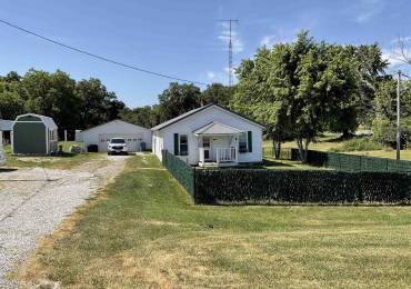 2448 State Route 161 Route, Centralia, Illinois, 3 Bedrooms Bedrooms, ,1 BathroomBathrooms,Residential,For Sale,State Route 161,RMAEB453964