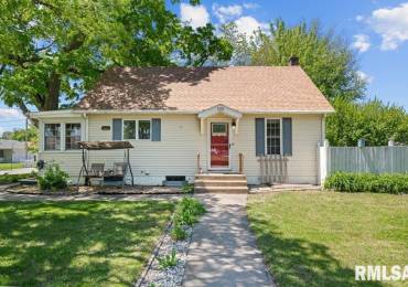 126 GENESSEE Street, Blue Grass, Iowa, 2 Bedrooms Bedrooms, ,1 BathroomBathrooms,Residential,For Sale,GENESSEE,RMAQC4263122