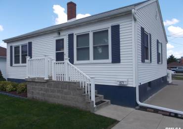 615 4TH Street, Clinton, Iowa, 2 Bedrooms Bedrooms, ,1 BathroomBathrooms,Residential,For Sale,4TH,RMAQC4263139